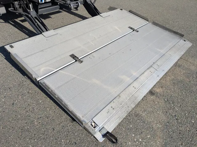 いすゞ フォワード TKG-FRR90T2(2WD)の写真7