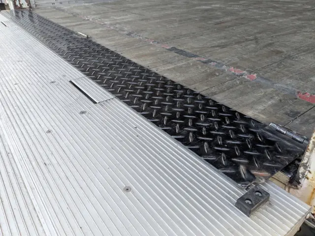 いすゞ フォワード TKG-FRR90T2(2WD)の写真9