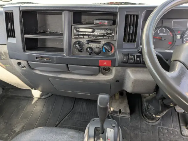 いすゞ エルフ TKG-NKR85AD(2WD)の写真34