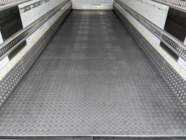 日野 レンジャー LKG-FE7JUAG(2WD)の写真17