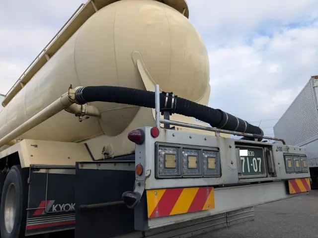 日野 プロフィア ADG-FR1EXYG(6x2)の写真7