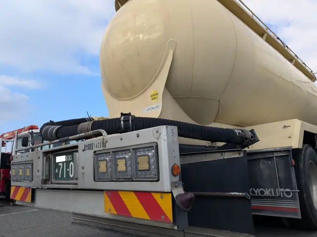 日野 プロフィア ADG-FR1EXYG(6x2)の写真8