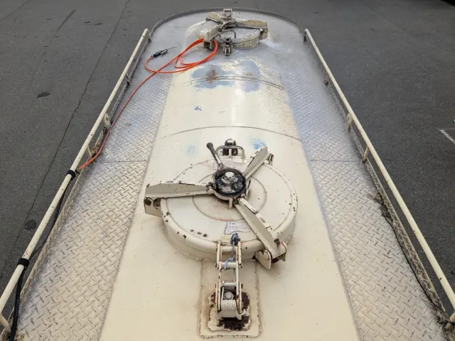 日野 プロフィア ADG-FR1EXYG(6x2)の写真10