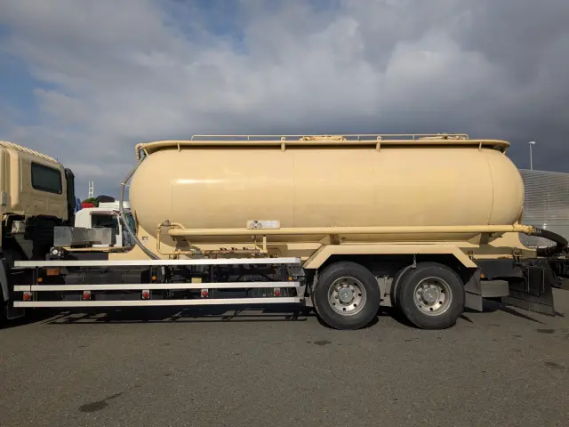 日野 プロフィア ADG-FR1EXYG(6x2)の写真15