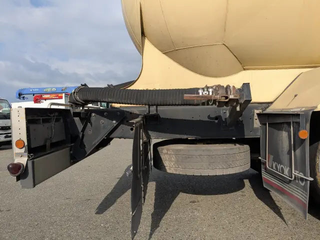 日野 プロフィア ADG-FR1EXYG(6x2)の写真26