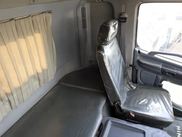 日野 プロフィア ADG-FR1EXYG(6x2)の写真35