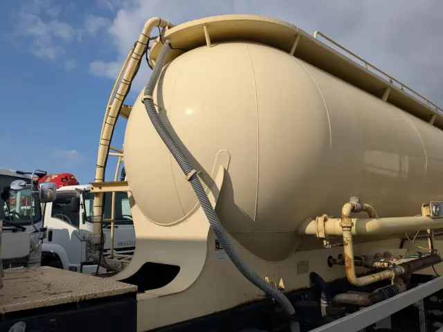 日野 プロフィア ADG-FR1EXYG(6x2)の写真40