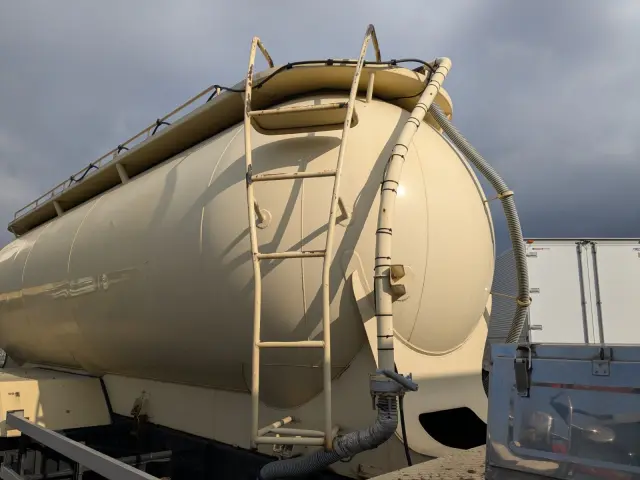 日野 プロフィア ADG-FR1EXYG(6x2)の写真44