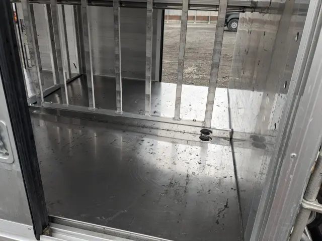 いすゞ エルフ TRG-NLR85AN(2WD)の写真26