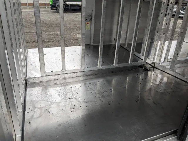 いすゞ エルフ TRG-NLR85AN(2WD)の写真30