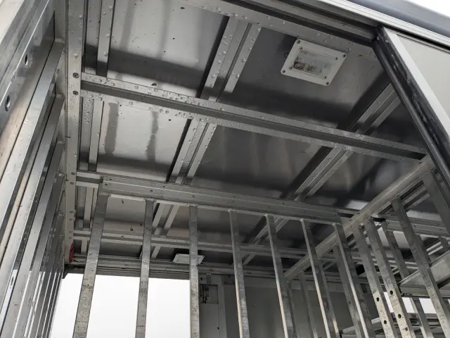 いすゞ エルフ TRG-NLR85AN(2WD)の写真31