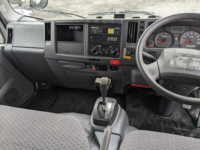 いすゞ エルフ TRG-NLR85AN(2WD)の写真37
