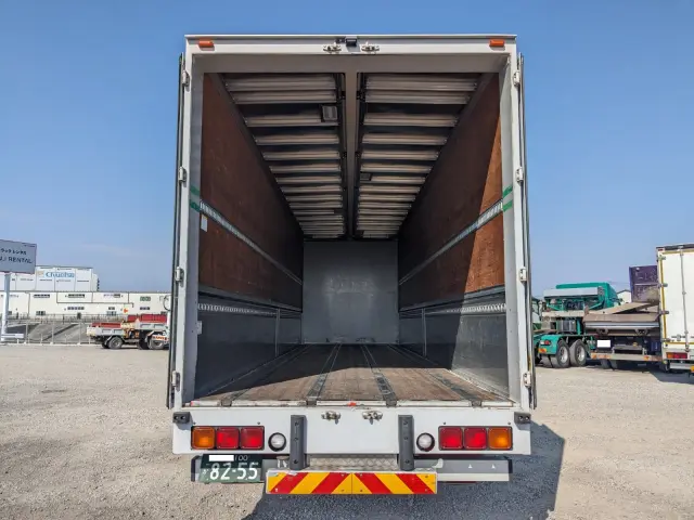 いすゞ ギガ QKG-CYJ77B(8x4)の写真9