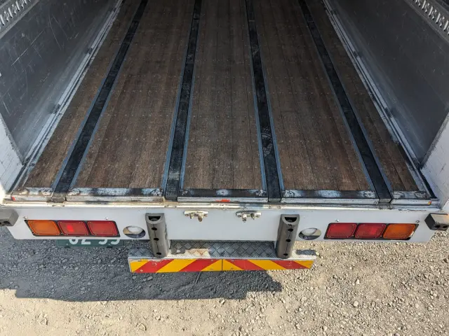 いすゞ ギガ QKG-CYJ77B(8x4)の写真10