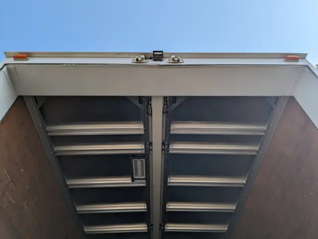 いすゞ ギガ QKG-CYJ77B(8x4)の写真11