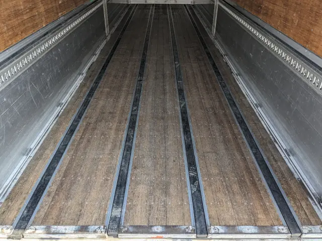 いすゞ ギガ QKG-CYJ77B(8x4)の写真12