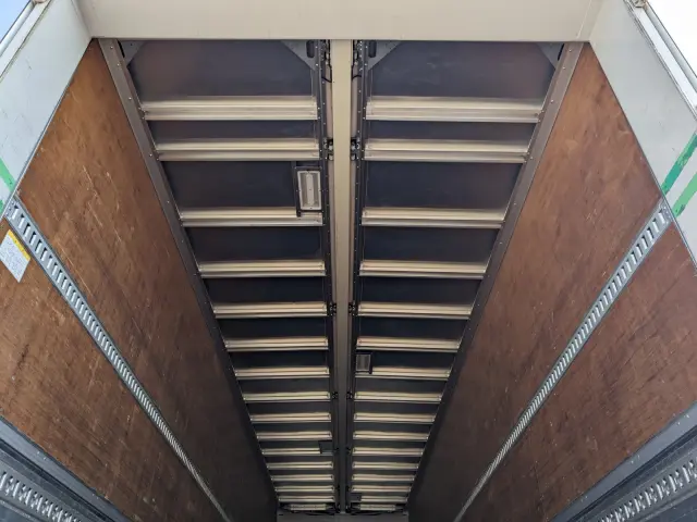 いすゞ ギガ QKG-CYJ77B(8x4)の写真13