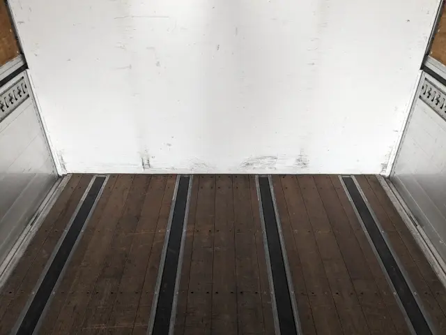 いすゞ ギガ QKG-CYJ77B(8x4)の写真14