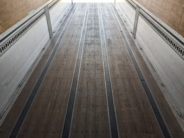 いすゞ ギガ QKG-CYJ77B(8x4)の写真17