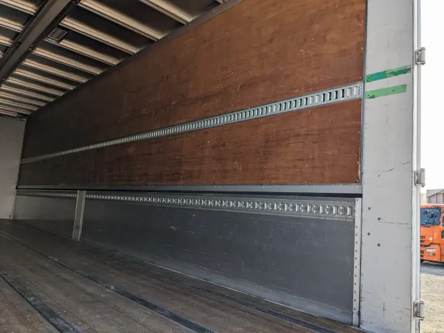 いすゞ ギガ QKG-CYJ77B(8x4)の写真18