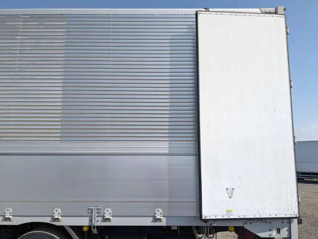 いすゞ ギガ QKG-CYJ77B(8x4)の写真20