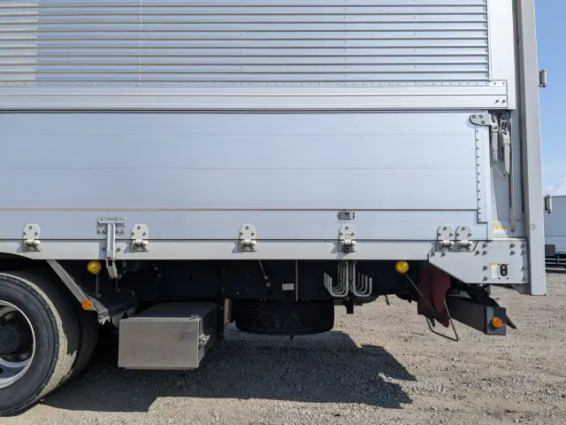 いすゞ ギガ QKG-CYJ77B(8x4)の写真21