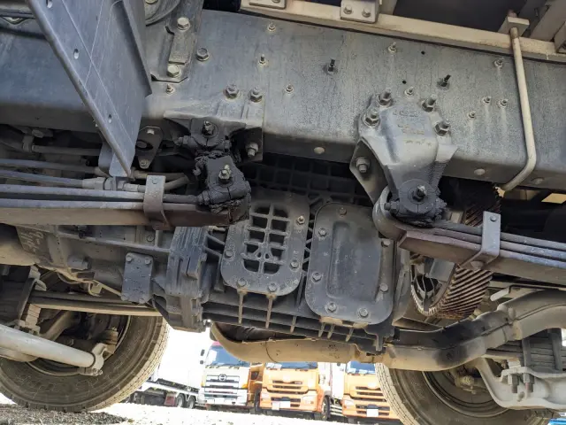 いすゞ ギガ QKG-CYJ77B(8x4)の写真23