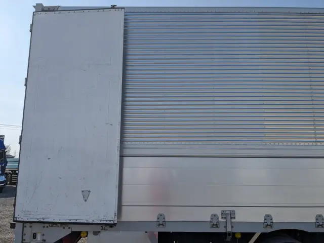 いすゞ ギガ QKG-CYJ77B(8x4)の写真28