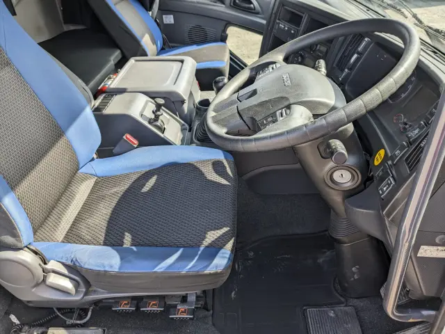 いすゞ ギガ QKG-CYJ77B(8x4)の写真35