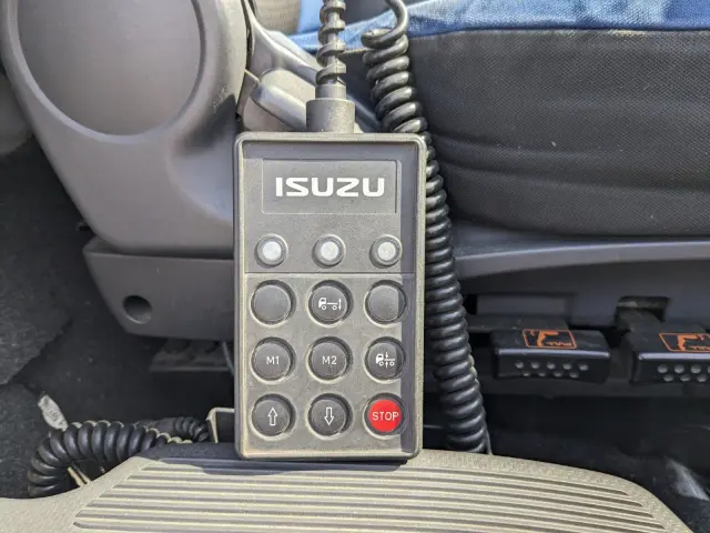 いすゞ ギガ QKG-CYJ77B(8x4)の写真36