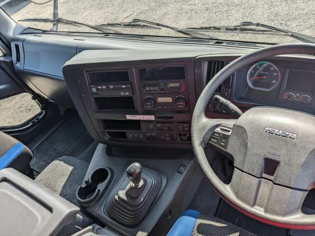 いすゞ ギガ QKG-CYJ77B(8x4)の写真40