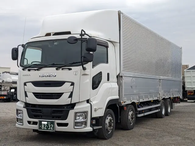 いすゞ ギガ QKG-CYJ77B(8x4)の写真1