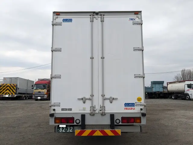 いすゞ ギガ QKG-CYJ77B(8x4)の写真6