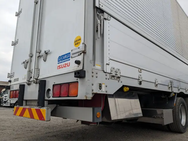 いすゞ ギガ QKG-CYJ77B(8x4)の写真7