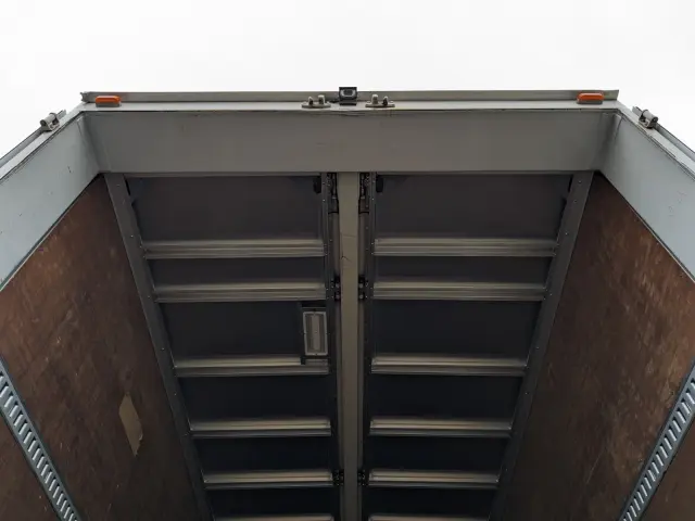 いすゞ ギガ QKG-CYJ77B(8x4)の写真11