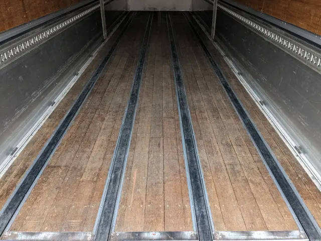 いすゞ ギガ QKG-CYJ77B(8x4)の写真12