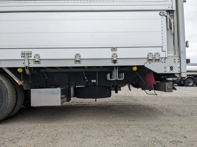 いすゞ ギガ QKG-CYJ77B(8x4)の写真22