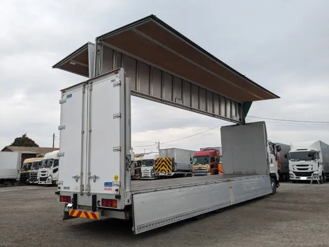 いすゞ ギガ QKG-CYJ77B(8x4)の写真36