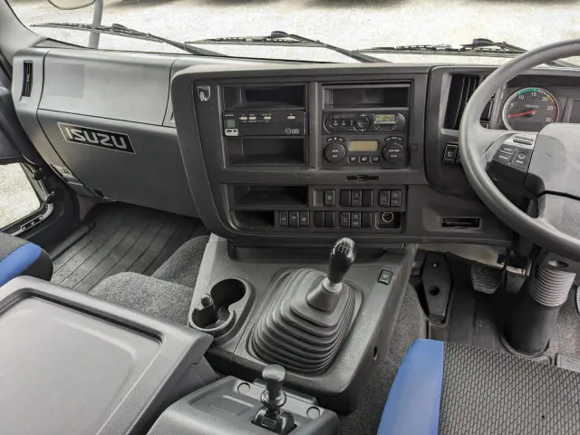 いすゞ ギガ QKG-CYJ77B(8x4)の写真42