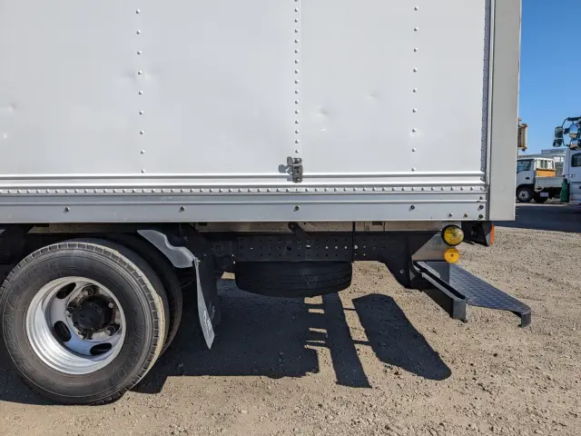 三菱 キャンター TPG-FEA20(2WD)の写真21