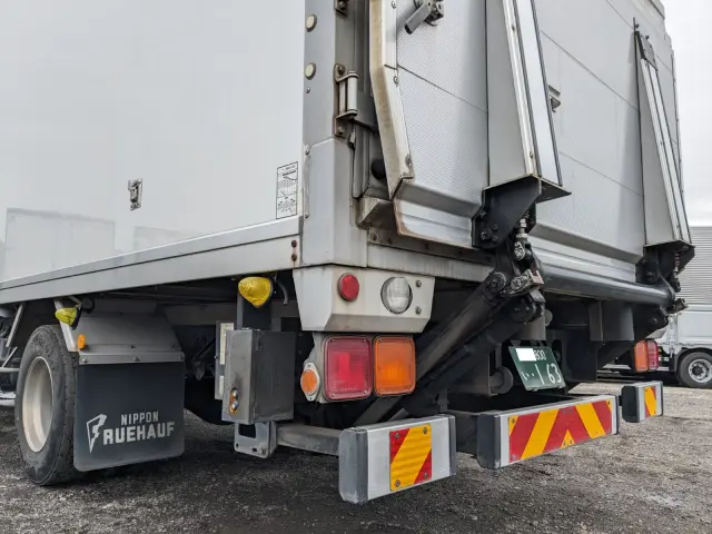 いすゞ フォワード TKG-FRR90S2(2WD)の写真8