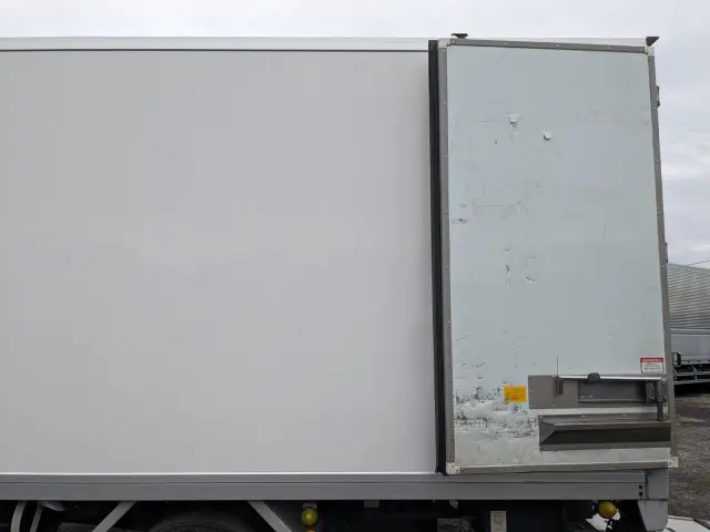 いすゞ フォワード TKG-FRR90S2(2WD)の写真27