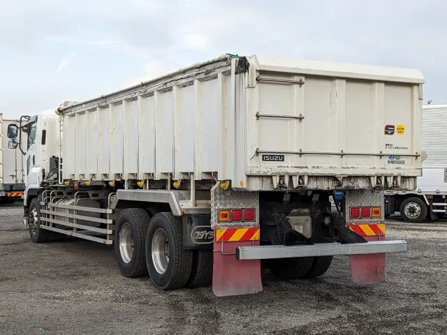いすゞ ギガ QPG-CYZ77B(6x4)の写真4