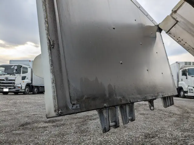 いすゞ ギガ QPG-CYZ77B(6x4)の写真9