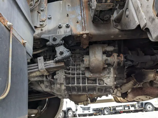 いすゞ ギガ QPG-CYZ77B(6x4)の写真18