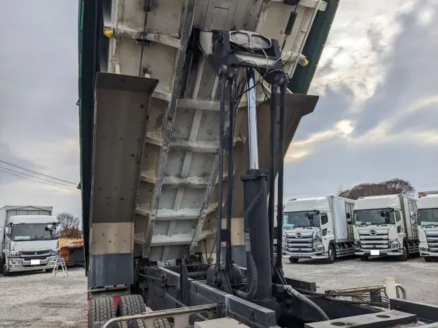 いすゞ ギガ QPG-CYZ77B(6x4)の写真31