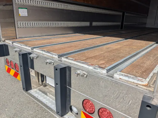 ＵＤ クオン 2PG-CG5CA(8x4)の写真12