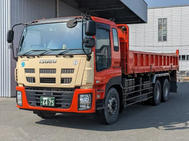 いすゞ ギガ QKG-CYM77AM(6x4)の写真1