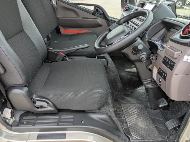 三菱 キャンター 2RG-FBAV0(2WD)の写真32