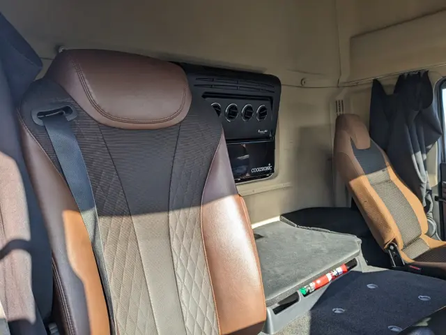 日野 プロフィア 2DG-FW1AHG(8x4)の写真39